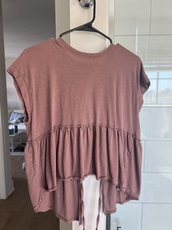 American Eagle pink babydoll shirt with open back. Size S