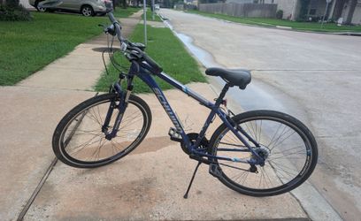 Schwinn Trailway - 28"/700c Aluminum Hybrid bike
