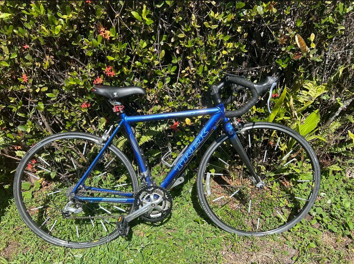 2006 TREK 1000 WSD 24-SPEED ROAD BIKE (MEDIUM)
