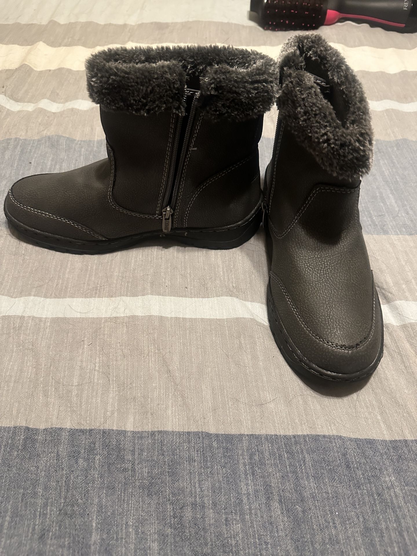 Women’s SZ 8 Boots