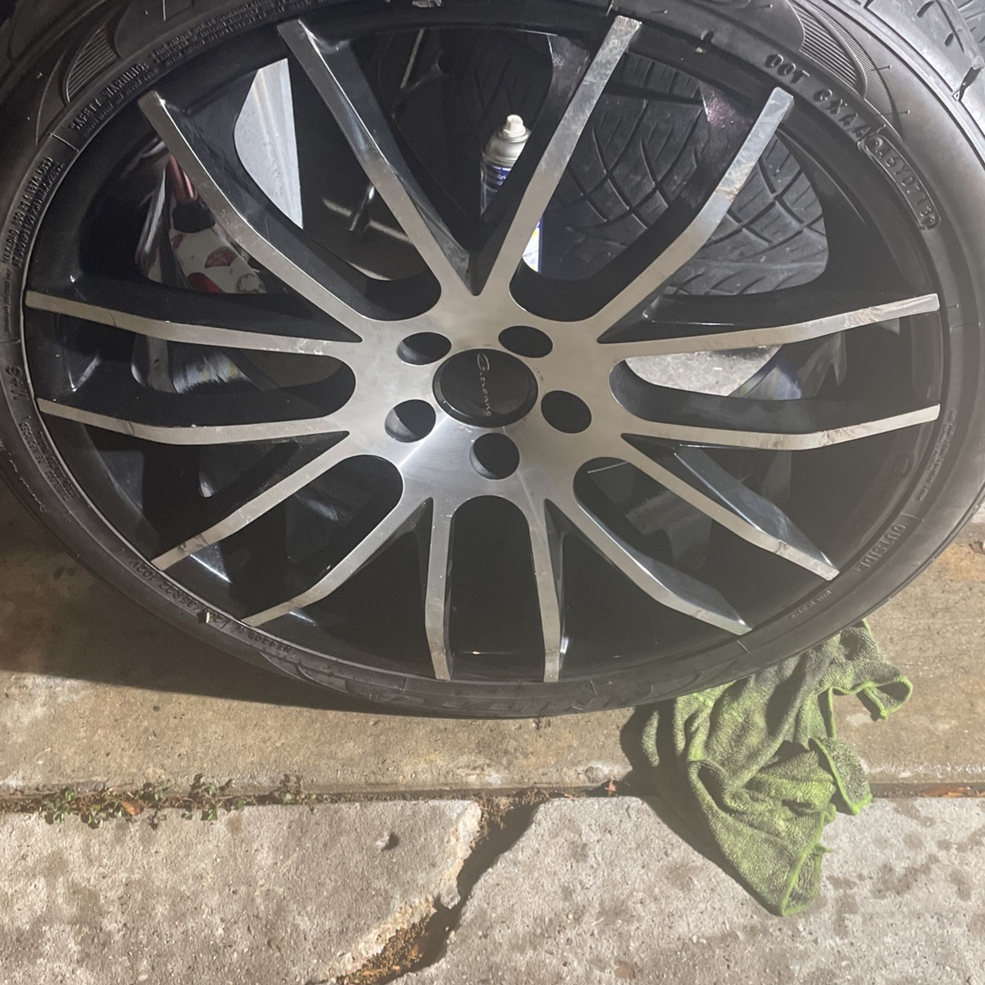 Staggered 22 Inch Giovanni Wheels And Tires