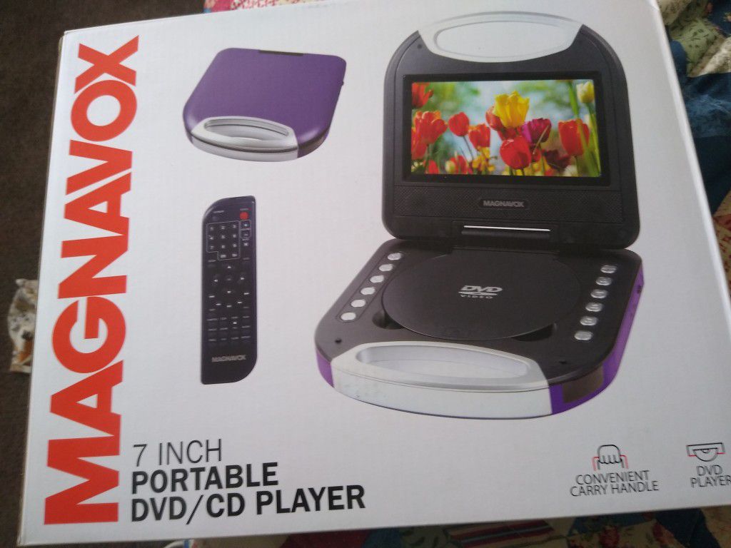 Magnavox 7 inch portable DVD/ CD player with remote