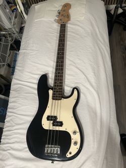 Squier Precision Bass (Black & White)