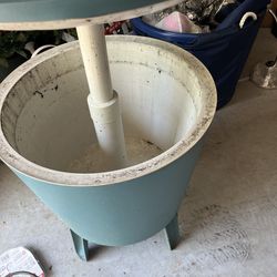 Outdoor table/cooler great shape