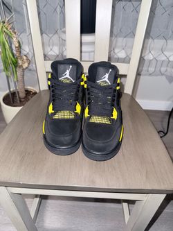 Air jordan 4 Retro Thunder Yellow Black Size 9.5 Mens