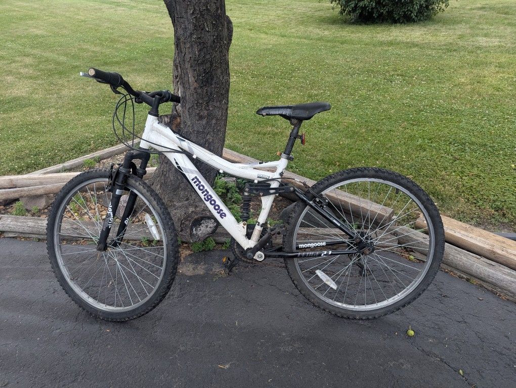 Mongoose 26 Inch Mountain Bike