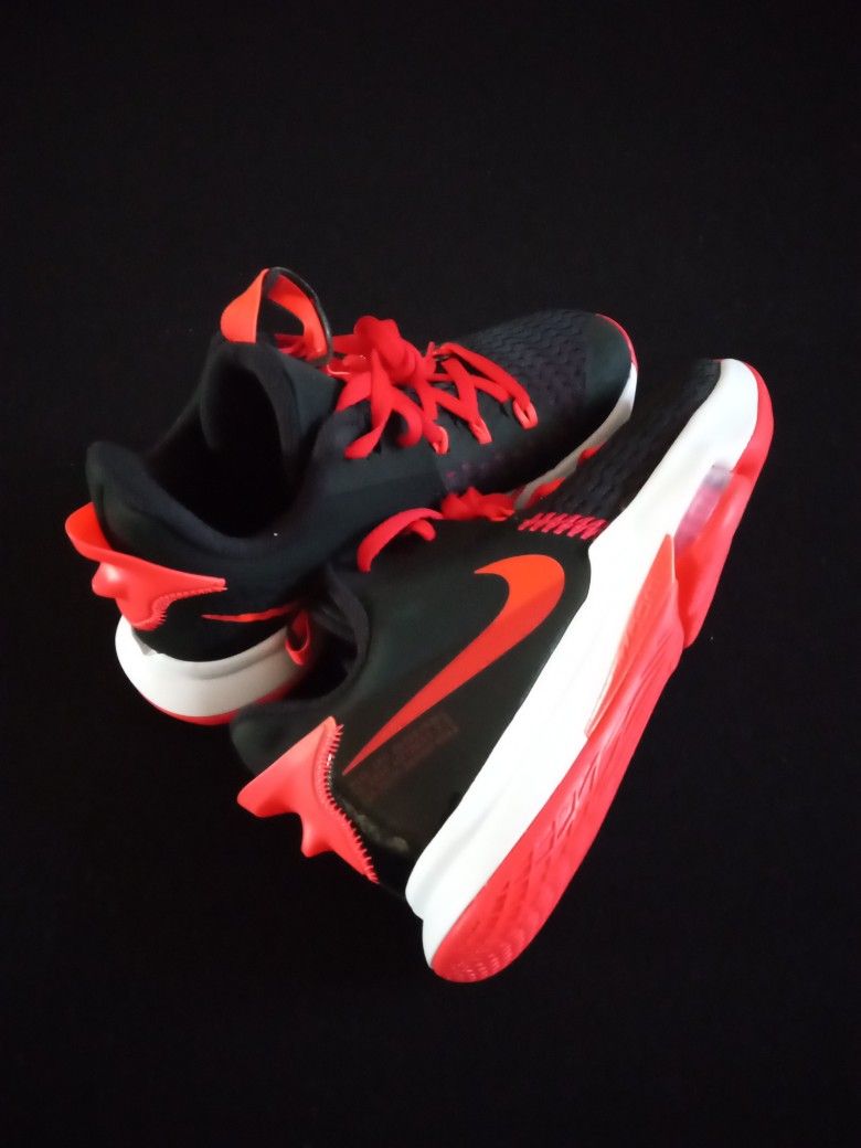 LeBron Nike Witness Red/Black Size 10 Men