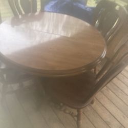 Table 4 Chairs And 2 Ieafs