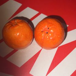 VINTAGE "JAPAN" Realistic ORANGE FRUIT SALT & PEPPER SHAKERS