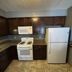 Kitchen Cabinets + Granite Top