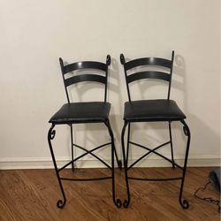 2 BLACK CHAIRS