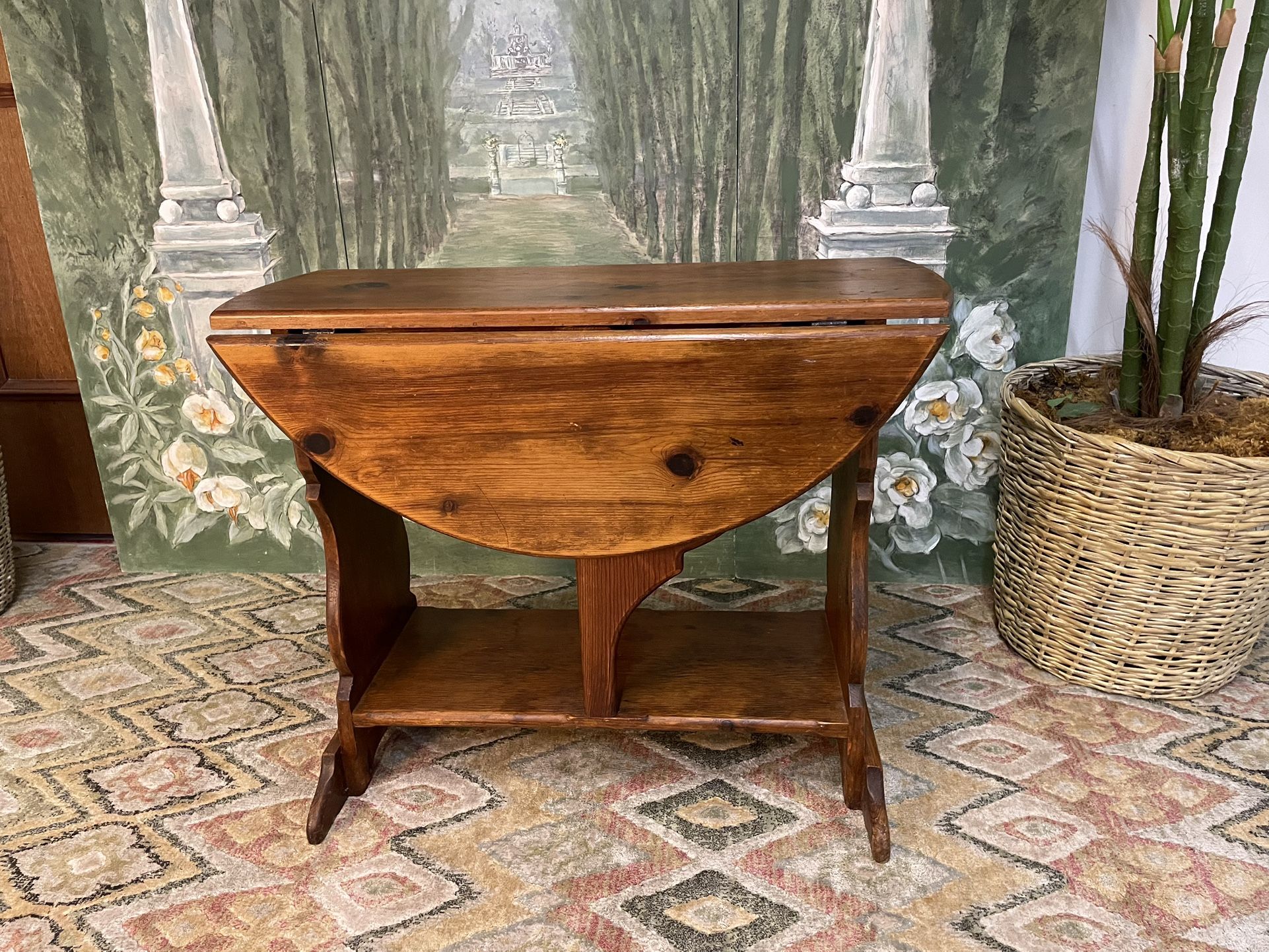 Antique Wood Plank End Gateleg Table (Delivery Service Available)
