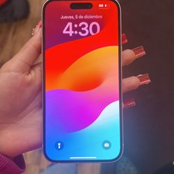 iPhone 15 Pink