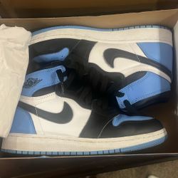 Air Jordan 1 Retro UNC