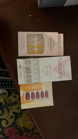 Press on nails