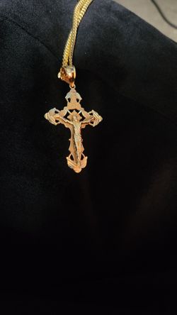 14K GOLD CROSS PENDANT 