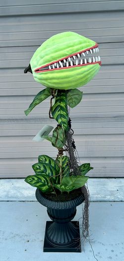 Halloween Little Shop Of Horrors Audrey ll  45” H Venus Fly Trap In Urn FEED ME SEYMOUR! NWT
