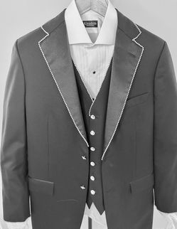 Kleinfeld Men’s Tuxedo