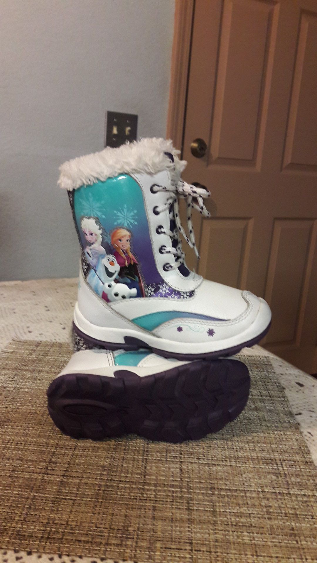 Frozen girl snow boots