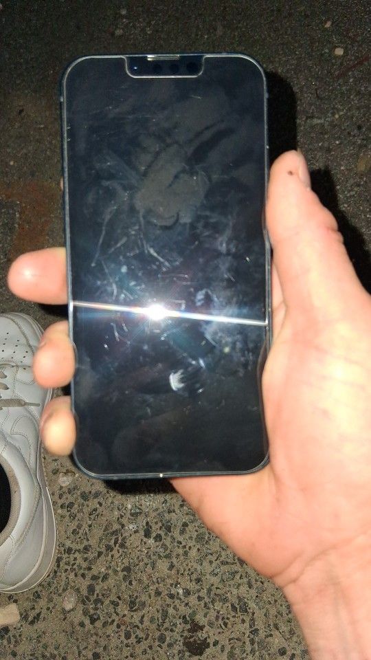 Iphone 13 (Read Description)