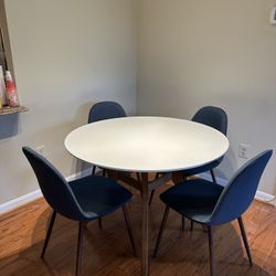 Dinning Table + 4 Chairs