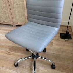 Modern Grey Ribbed Desk Chair - Adjustable & Swivel
