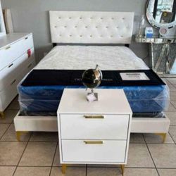 New 4pc Bedroom Set In Box 