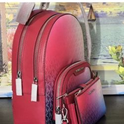 New with tags, Michael Kors, backpack, this one is sold out online! Discontinued and won’t come back. This is your one opportunity.