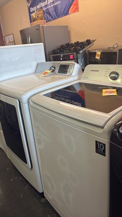 Nice like new Samsung washer and gas dryer set