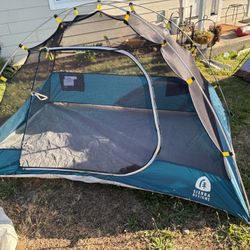 Sierra Design Crescent Two Person Dome Tent