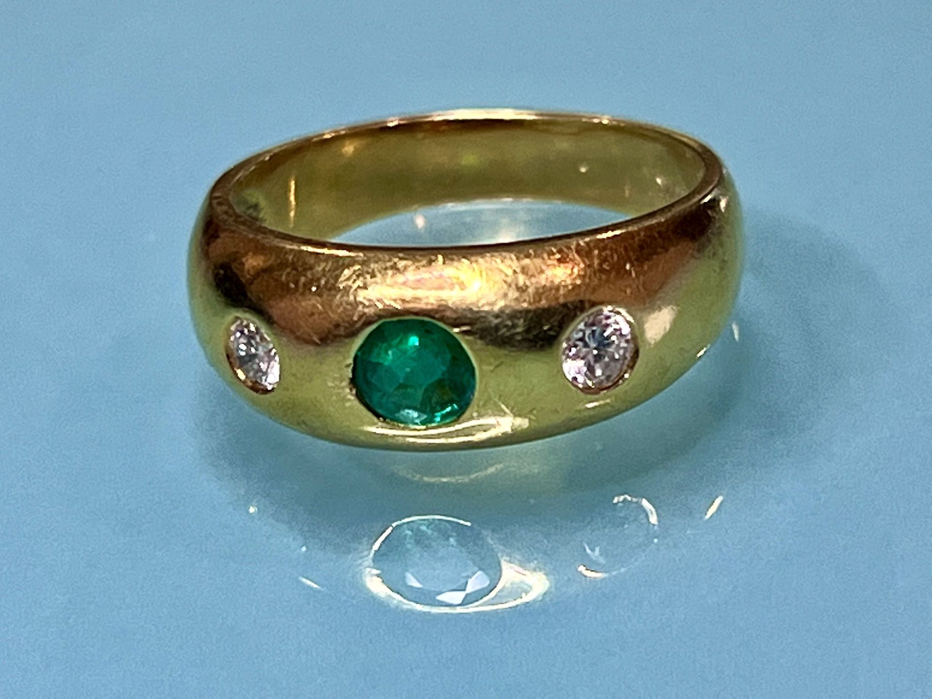 π Stunning 18K Yellow Gold Diamond & Emerald Three-Stone Ring β¨