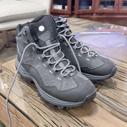 MERRELL Men’s Hiking/Snow Shoe Size 9 