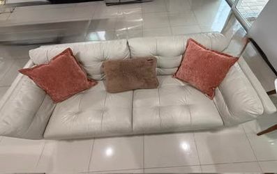Modern light taupe Leather Sofa – Excellent Condition