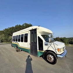2002 Ford E450 shuttle Bus fully converted off-grid RV