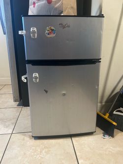 Whirlpool Mini Fridge with Top Freezer