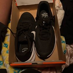 Nike Revolution 7 (Brand New)