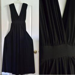 The Perfect Black Cocktail Dress!