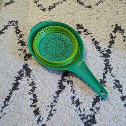 Green Collapse-able Plastic Strainer