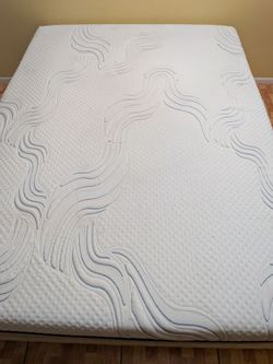 Theraped.ic 13" Hybrid Qu,een Mat,tress & Box Spri,ng Set. Delivery available.