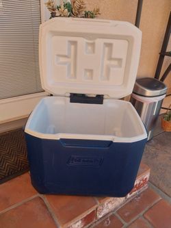 50 QT IGLOO COOLER IN EXCELLENT CONDITION ON WHEELS 
