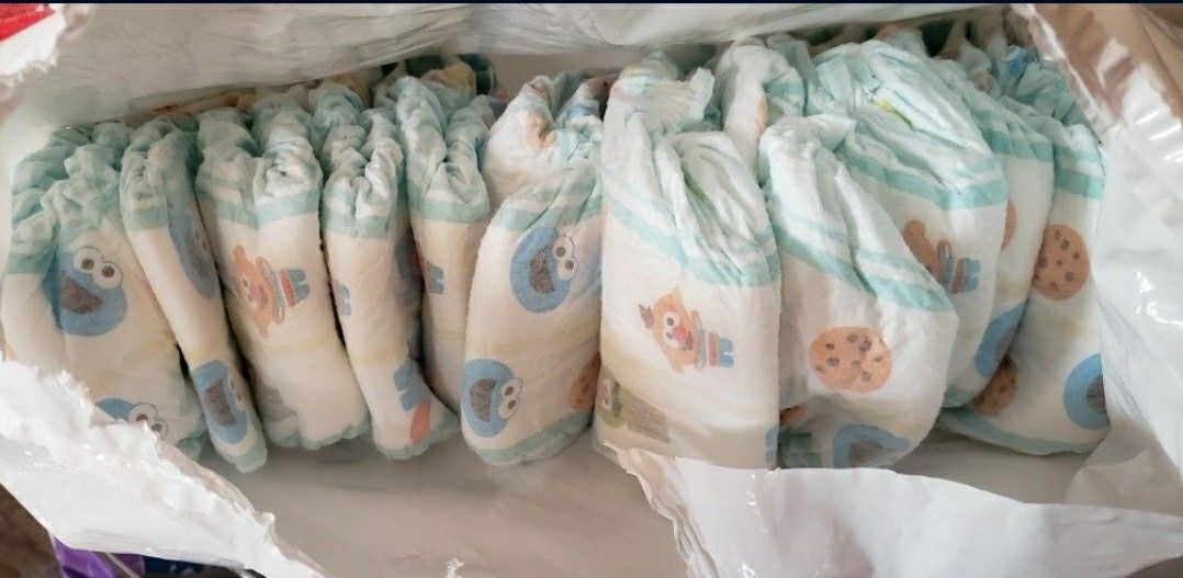 Pampers Diapers Size 7 (14 Diapers)