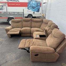 Tan Sectional Recliner With Cupholders