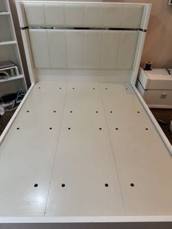 Bed Queen With One Dresser