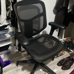 Ergonomic Mesh office chair 