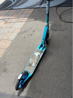 Blue razor scooter