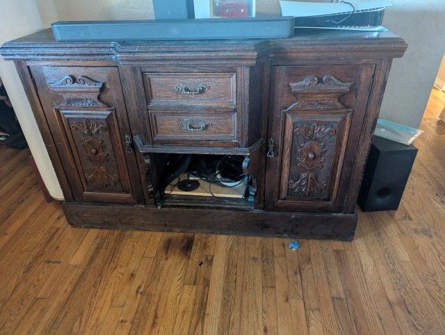 Buffet / Tv Stand