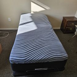 MotoSleep Adjustable Bed with Hybrid Mattress 