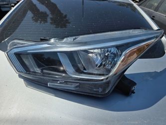 Nissan Versa Headlight 20-22