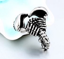 Strong Claw Demon Scorpion Animal Exotic Figure Stainless Steel Biker Silver Color Jewelry Pendant Free Necklace