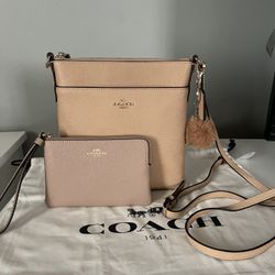 Coach Messenger Bag And Wristlet 